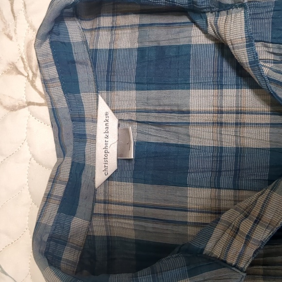 Adorable button up v-neck blouse - Picture 11 of 15